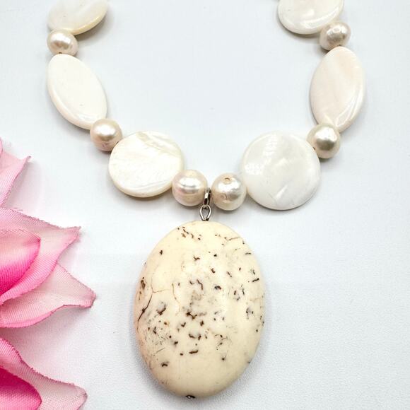Mother of Pearl Genuine Pearls Natural Stone Pendant Necklace Handmade Artisan - Picture 4 of 11
